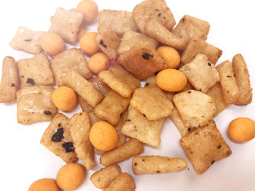 Lezzetli Tuzlu Saf Kavrulmuş Pirinç Kraker Mix Kaplı Fıstık Karışık Atıştırmalıklar