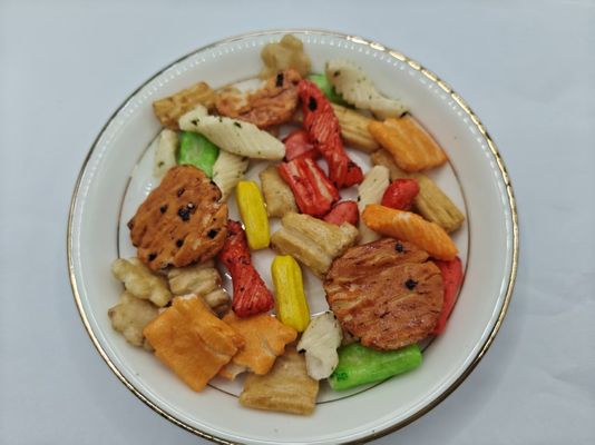 Orijinal Çeşitli Aromalı Karışık Pirinç Krakerleri Toplu Paketleme Yağ İçerikli