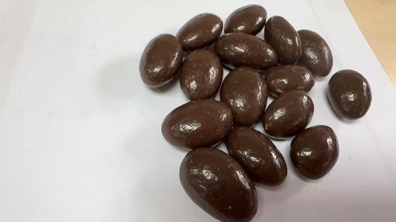 Çikolata kaplı fındıklar (balmumu) ve yoğurt çikolata kaplı fındıklar (balmumu)