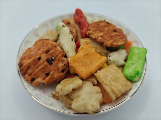 Orijinal Çeşitli Aromalı Karışık Pirinç Krakerleri Toplu Paketleme Yağ İçerikli