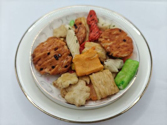 Orijinal Çeşitli Aromalı Karışık Pirinç Krakerleri Toplu Paketleme Yağ İçerikli