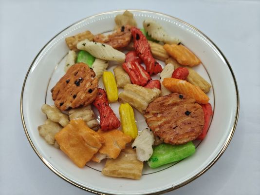 Orijinal Çeşitli Aromalı Karışık Pirinç Krakerleri Toplu Paketleme Yağ İçerikli