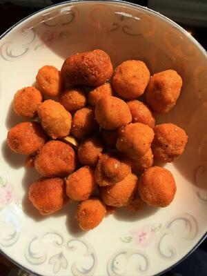 Altın Sarımsak Kırık Fıstık Atıştırmalığı Tuzlu Yumurta Sarımsı ve baharatlı lezzetli Özel OEM Paketleme