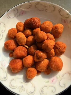 Altın Sarımsak Kırık Fıstık Atıştırmalığı Tuzlu Yumurta Sarımsı ve baharatlı lezzetli Özel OEM Paketleme