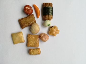 Kaplamalı Fıstık Yeşil Bezelye ile Çıtır Fırında Pirinç Kraker Mix